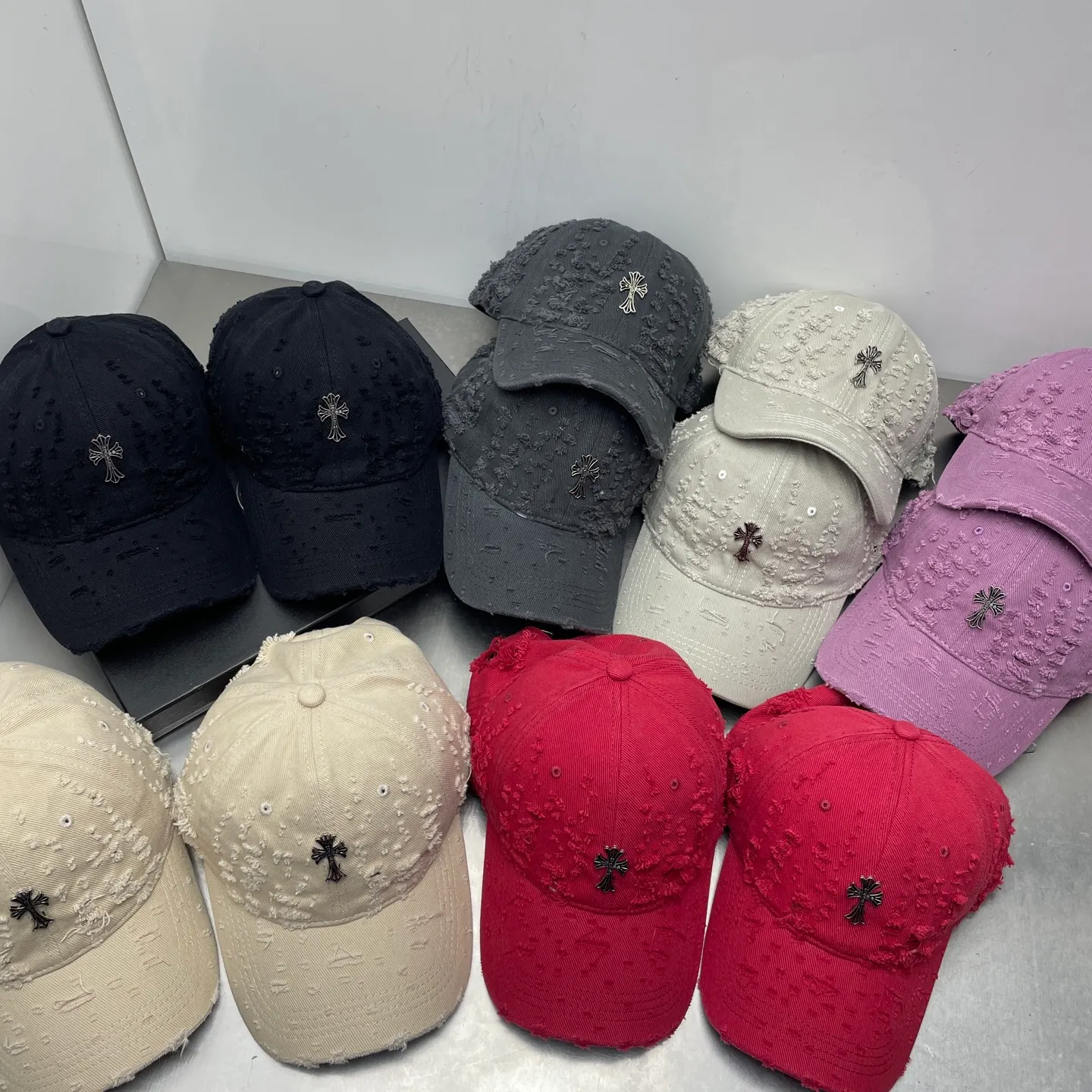 Crowe heart hole baseball cap